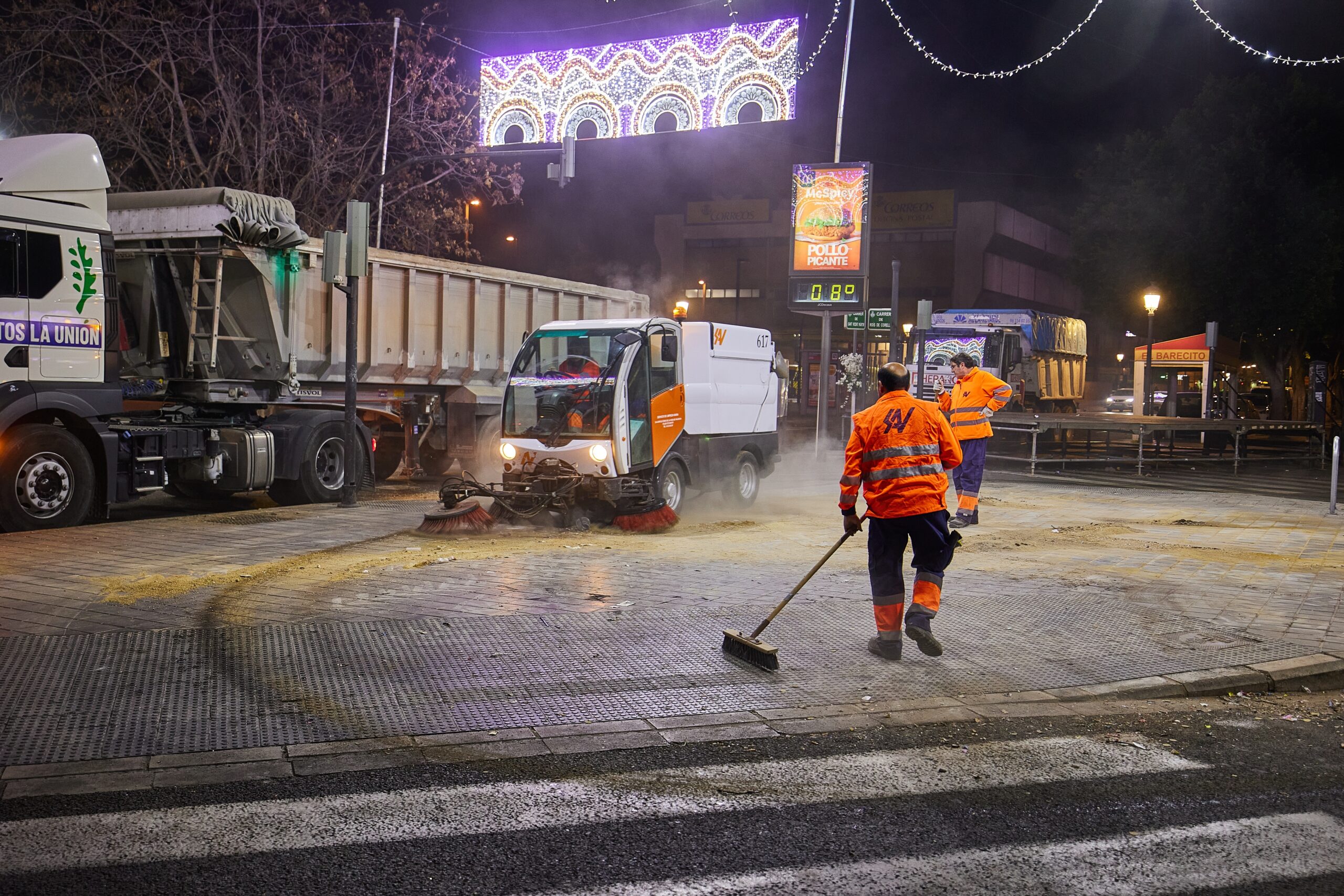 Why Night Sweeping Matters for Parking Lots